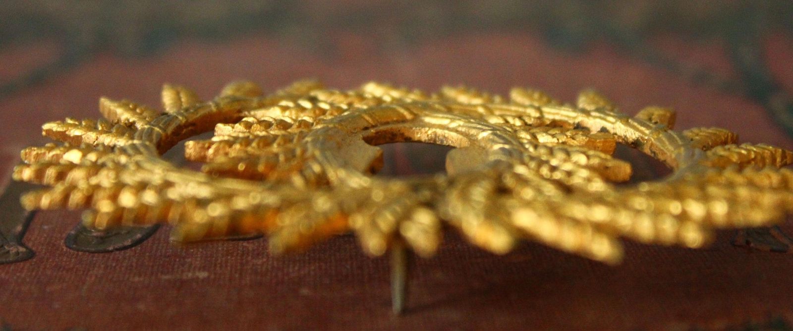 Grande entrée de serrure d'époque en bronze doré, style Régence Empire, double couronne de laurier, quincaillerie ancienne photo vintage