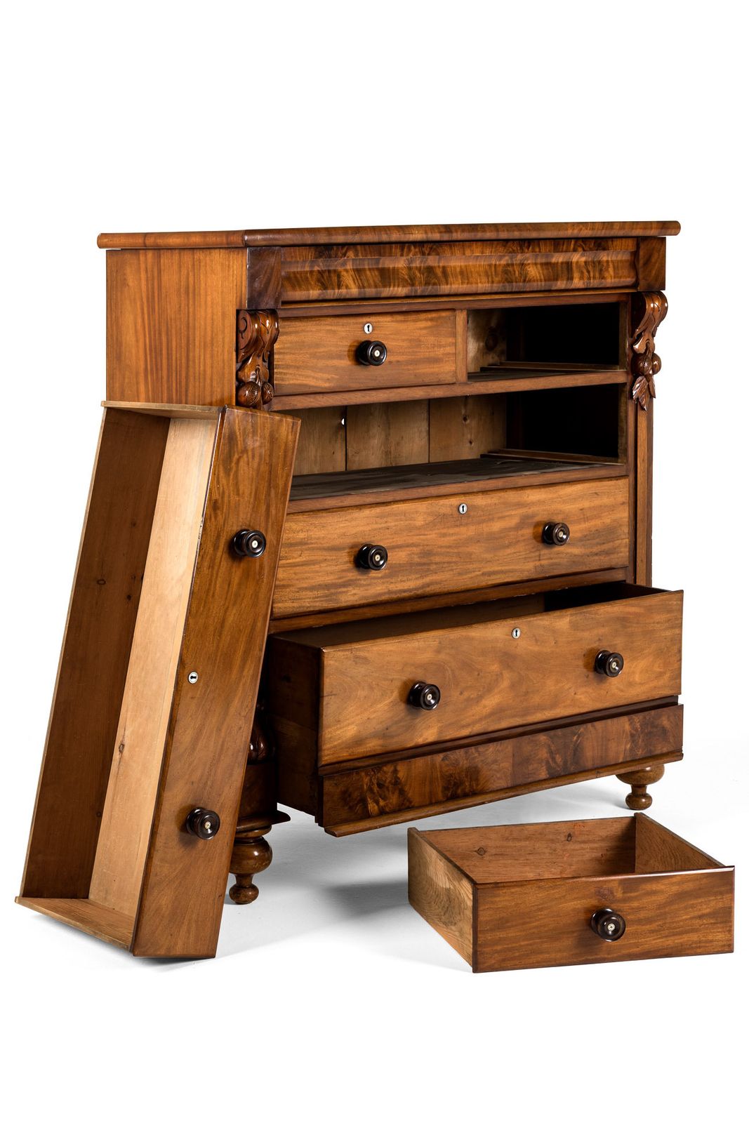 Scottish Flamed Mahogany Chest Of Drawers photo vinterior