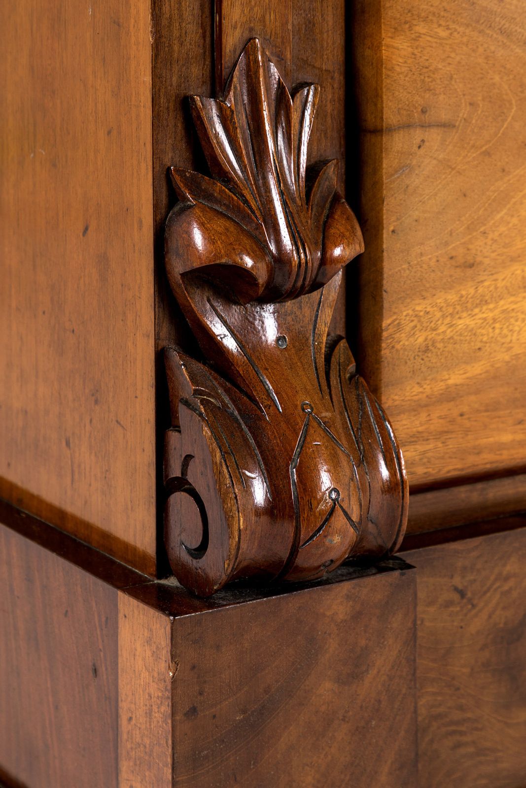 photo buy Scottish Flamed Mahogany Chest Of Drawers
