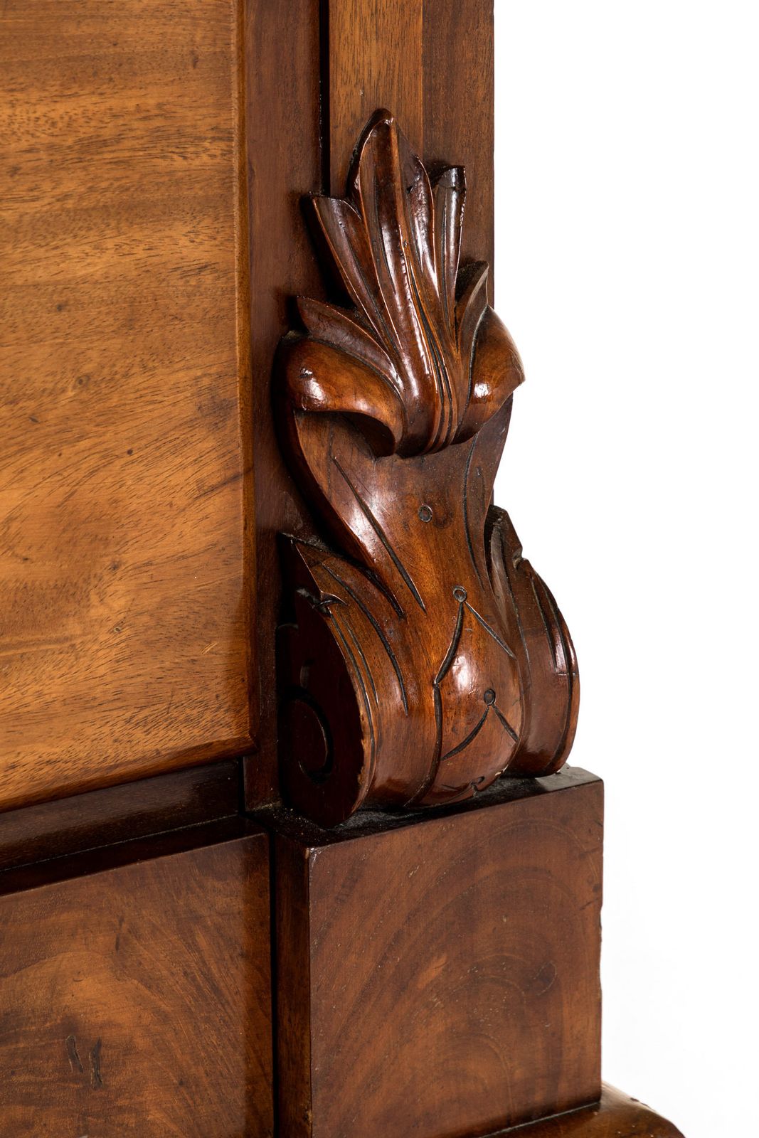 photo vintage Scottish Flamed Mahogany Chest Of Drawers