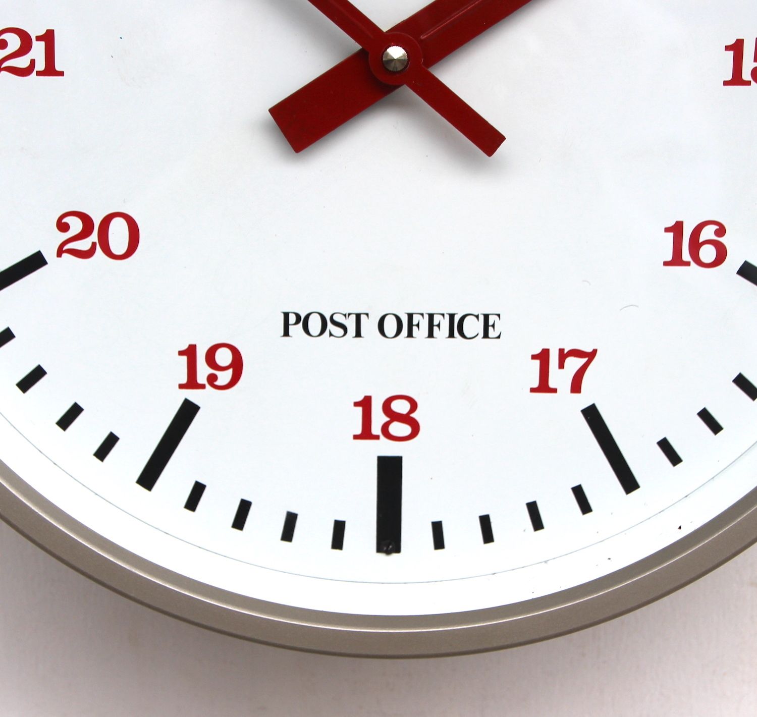 175.0 Dated 1970 British Gpo Vintage Wall Clock. Fully Guaranteed. London Timepiece photo