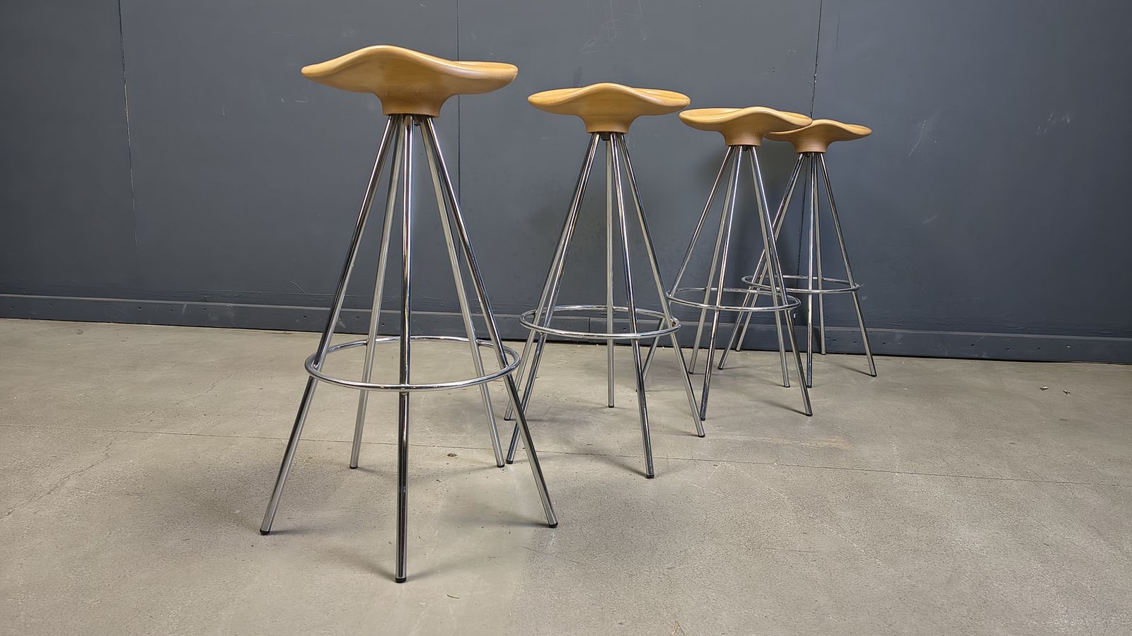 Set Of Jamaica Swivel Bar Stools By Pepe Cortès For Bd Barcelona, 1990s photo furniture