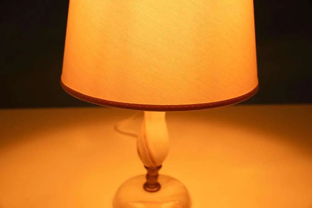 Verlichting Boheemse Tafellamp Jaren 60/70, Regency Onyx Messing Tafellamp. photo