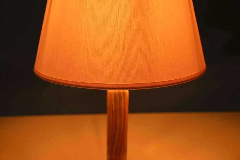 Verlichting Vintage Jaren Zestig Tafellamp, Messing En Natuursteen, Boho Stijl. photo