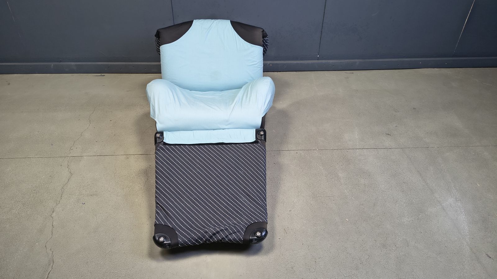Wink Easy Chair Designed By Toshiyuki Kita For Cassina, 1980s photo vinterior