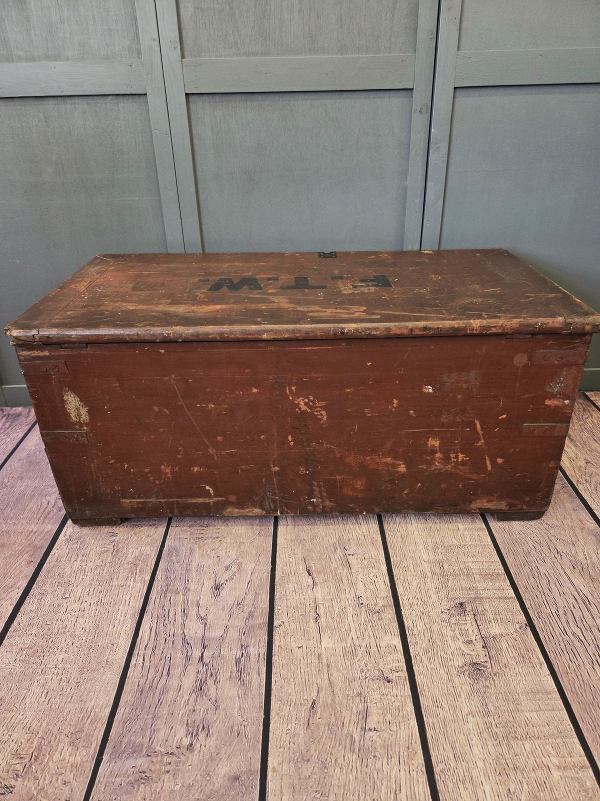 photo furniture Early 20th Century Painted Pine Travel Chest