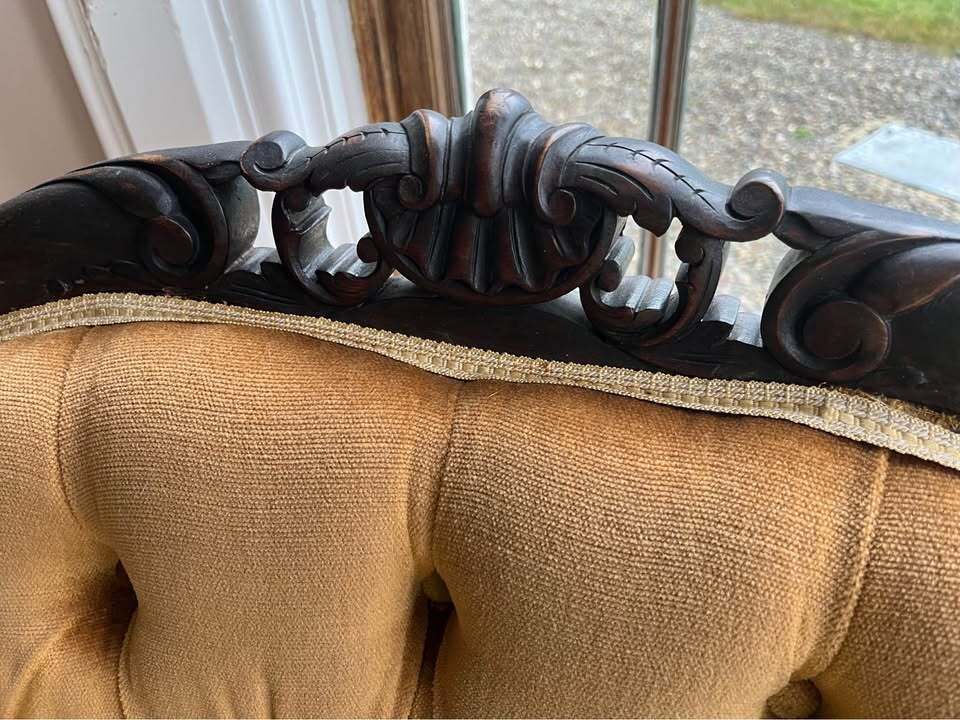 Victorian Three Piece Parlour Suite In Gold Velvet: Chaise Longue, King And Queens Chairs photo for sale