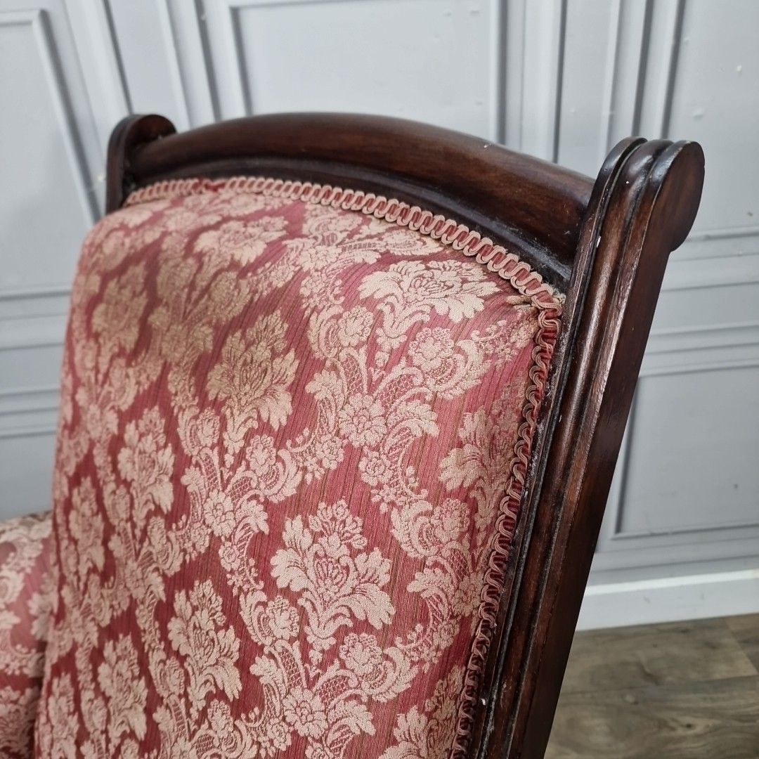 photo vinterior Antique Victorian Armchair Upholstered Damask Fabric Mahogany Frame Castors
