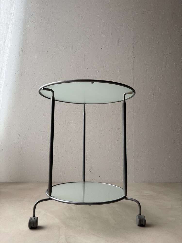Ikea Tweelaags Serveerwagen Met Glas photo vintage