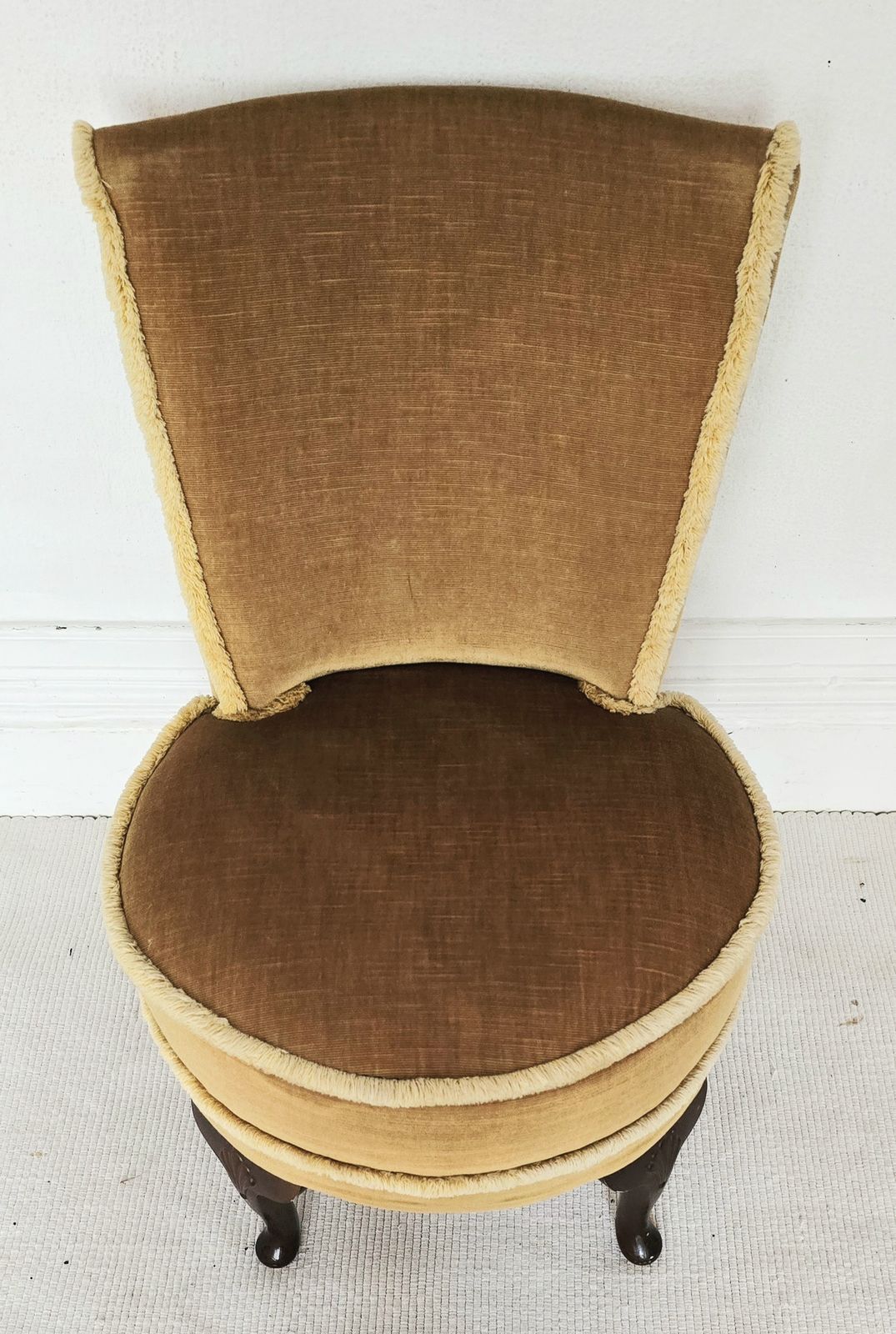 photo furniture Art Deco Gold Velvet Bedroom Chair With Carved Mahogany Legs, 1930s.