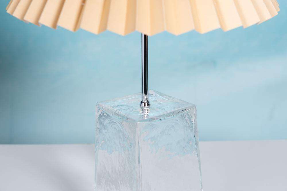 photo vintage Minimalist Glass Table Lamp From The 1980s With A Pleated Shade