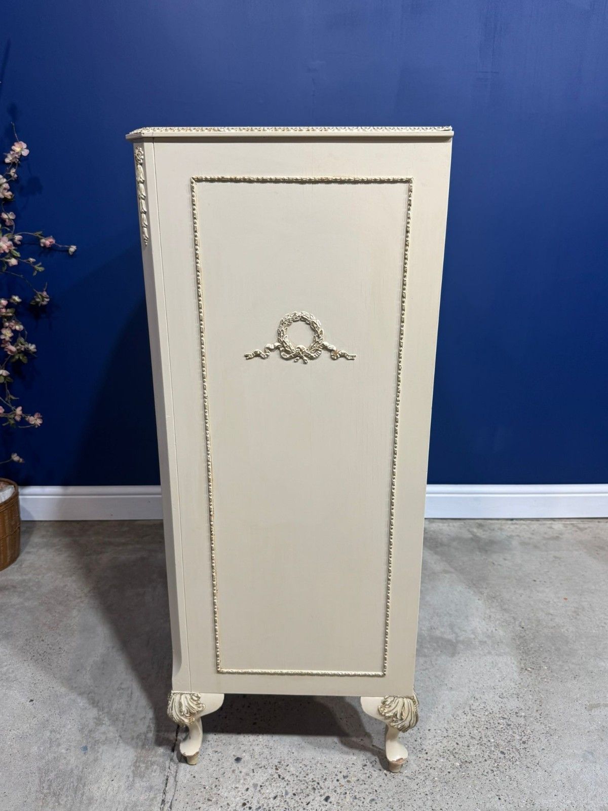 photo vintage Vintage Olympus Chest Of Drawers White Cream French Louis XV Style 5 Drawers