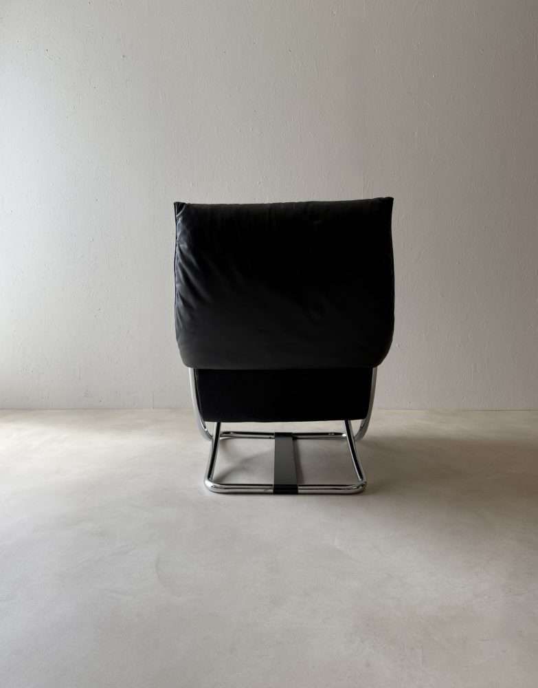 photo for sale Zwitserse Lounge Fauteuil Met Ottoman – Robert Haussmann, Jaren 1980