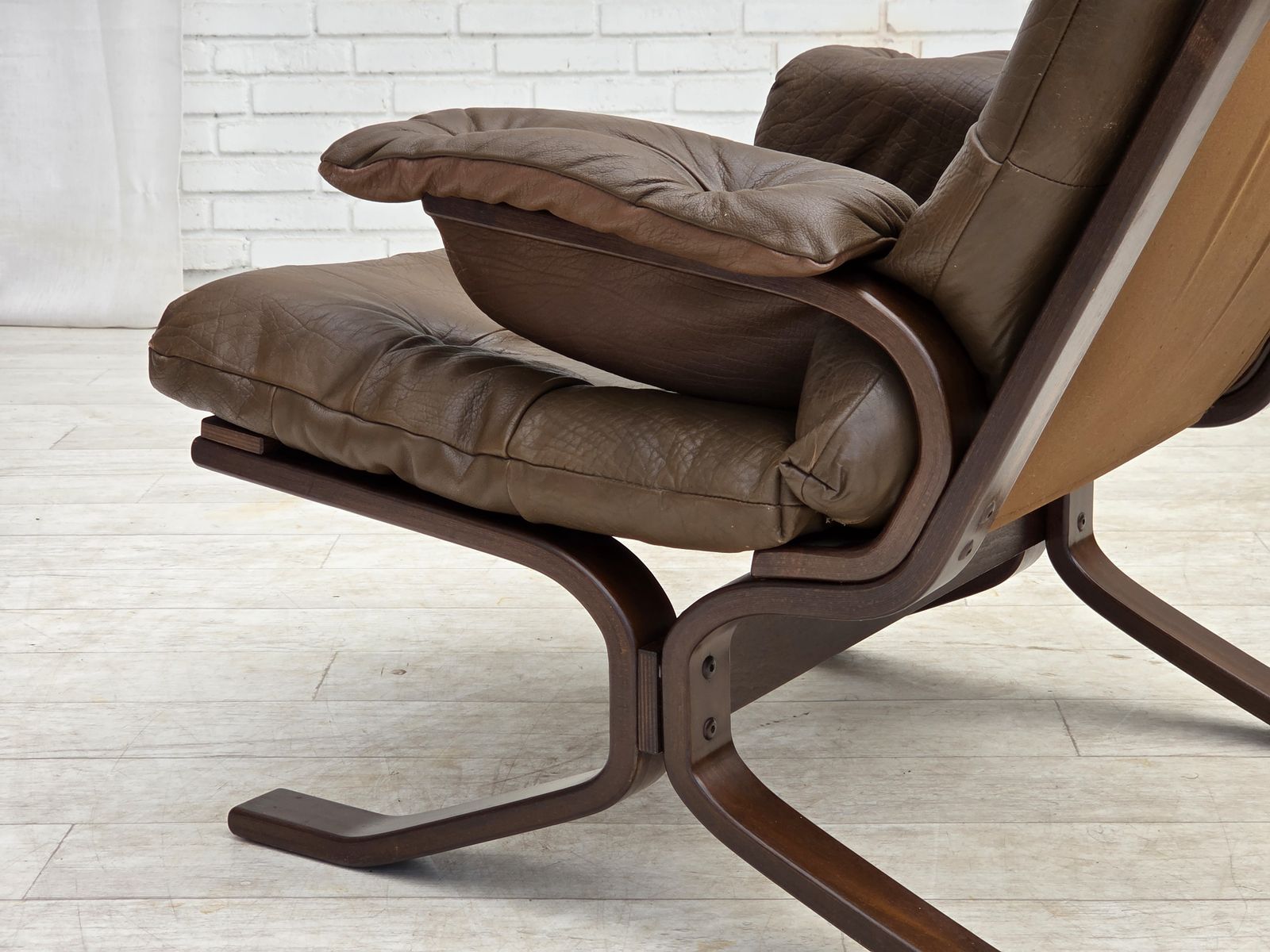 photo vintage 1970s, Scandinavian Design, Armchair In Brown Furniture Leather.