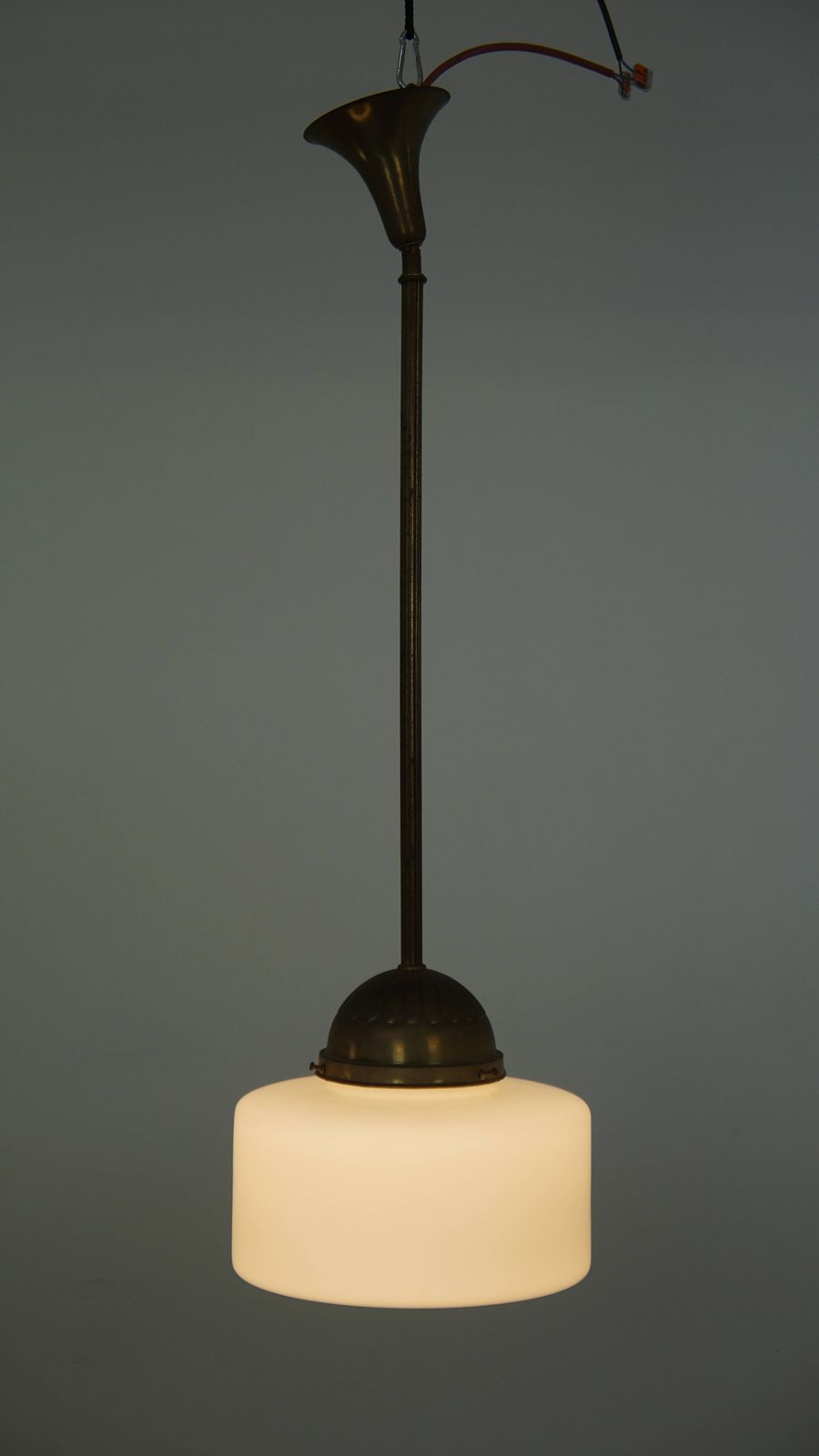 Klassieke Vintage Hanglamp Met Glas En Messing photo furniture