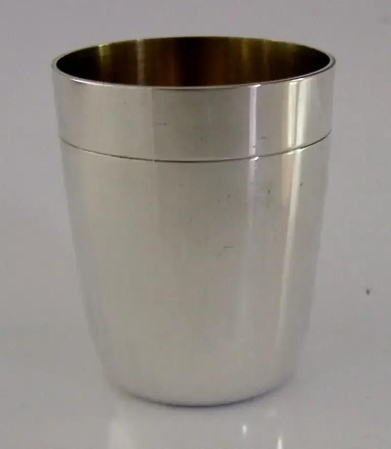 Stijlvolle Duitse sterling zilveren whiskyborrelkop ca. 1950, barware, 28g photo furniture