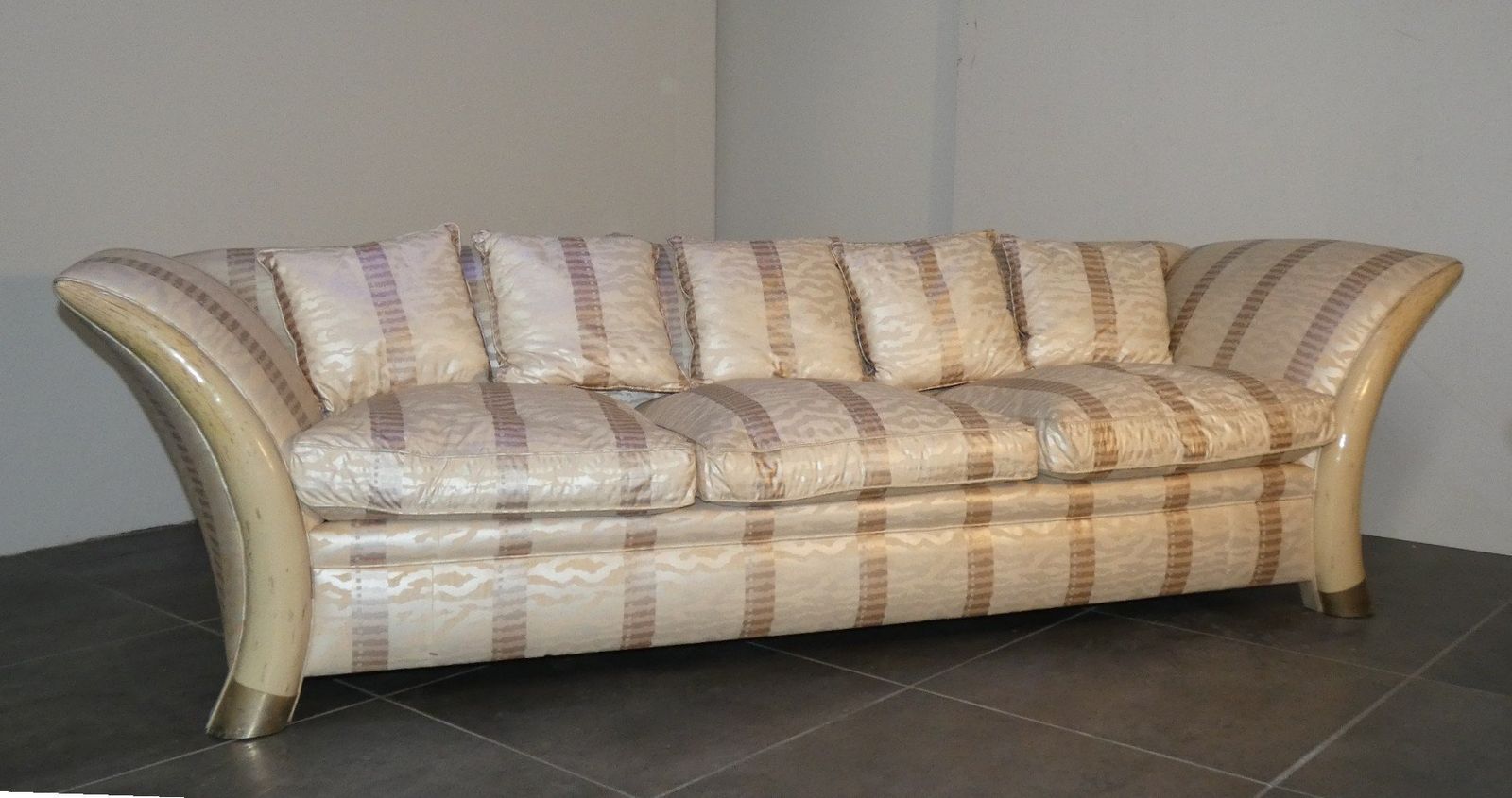 photo vintage Colonial Style Sofa And Armchair With Saber Shaped Resin Feet, Italy, 1970s, Set Of 2