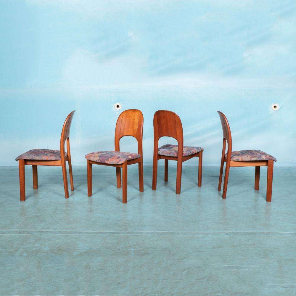 Japandi Deens Design Eetkamerstoelen Jaren '70 – Teakhouten photo for sale