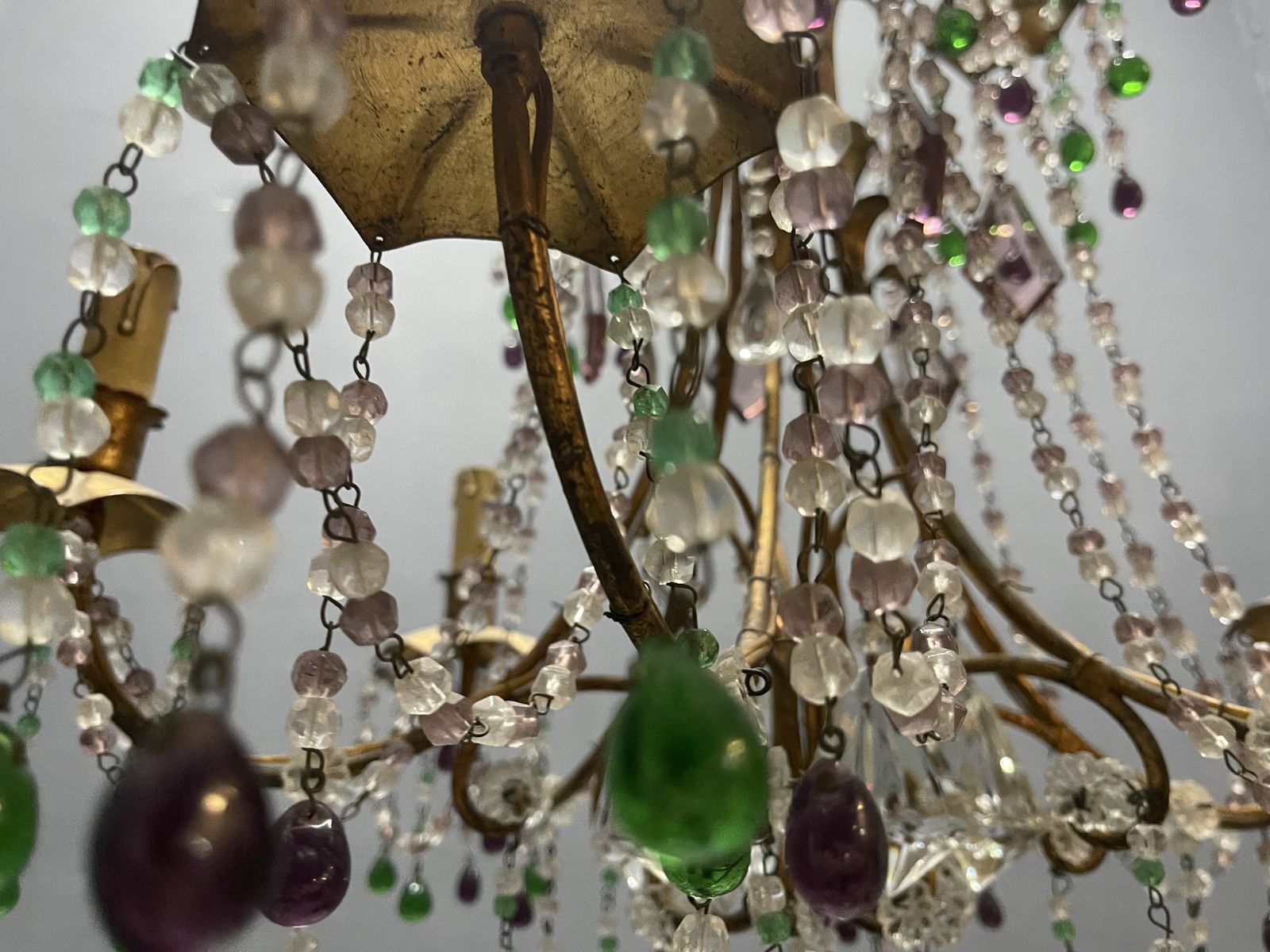 photo vintage 1950s Italian Florentine Tole Gilt Murano Glass Beaded 6 Light Chandelier
