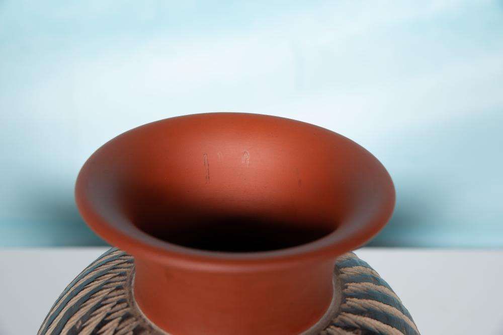 Vintage Wekara Sgraffito Vaas, Minimalistische Keramische Vaas photo vinterior