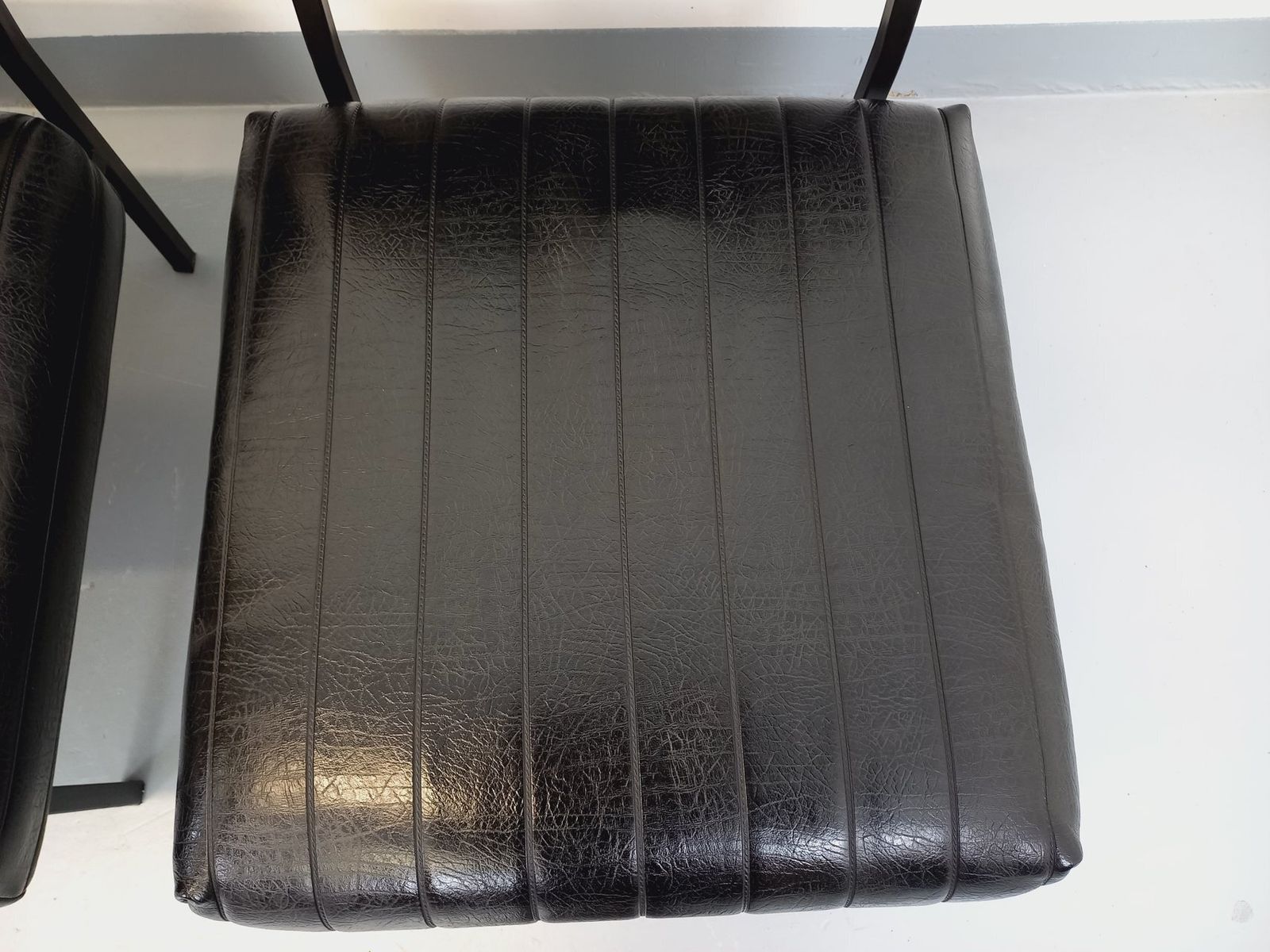 Furniture 2 Modernist Armchairs In Black Imitation Leather And Metal photo