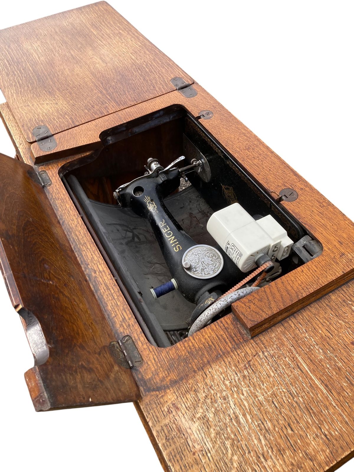 photo furniture Vintage Singer Treadle Sewing Machine, Early 20th Century, Operational