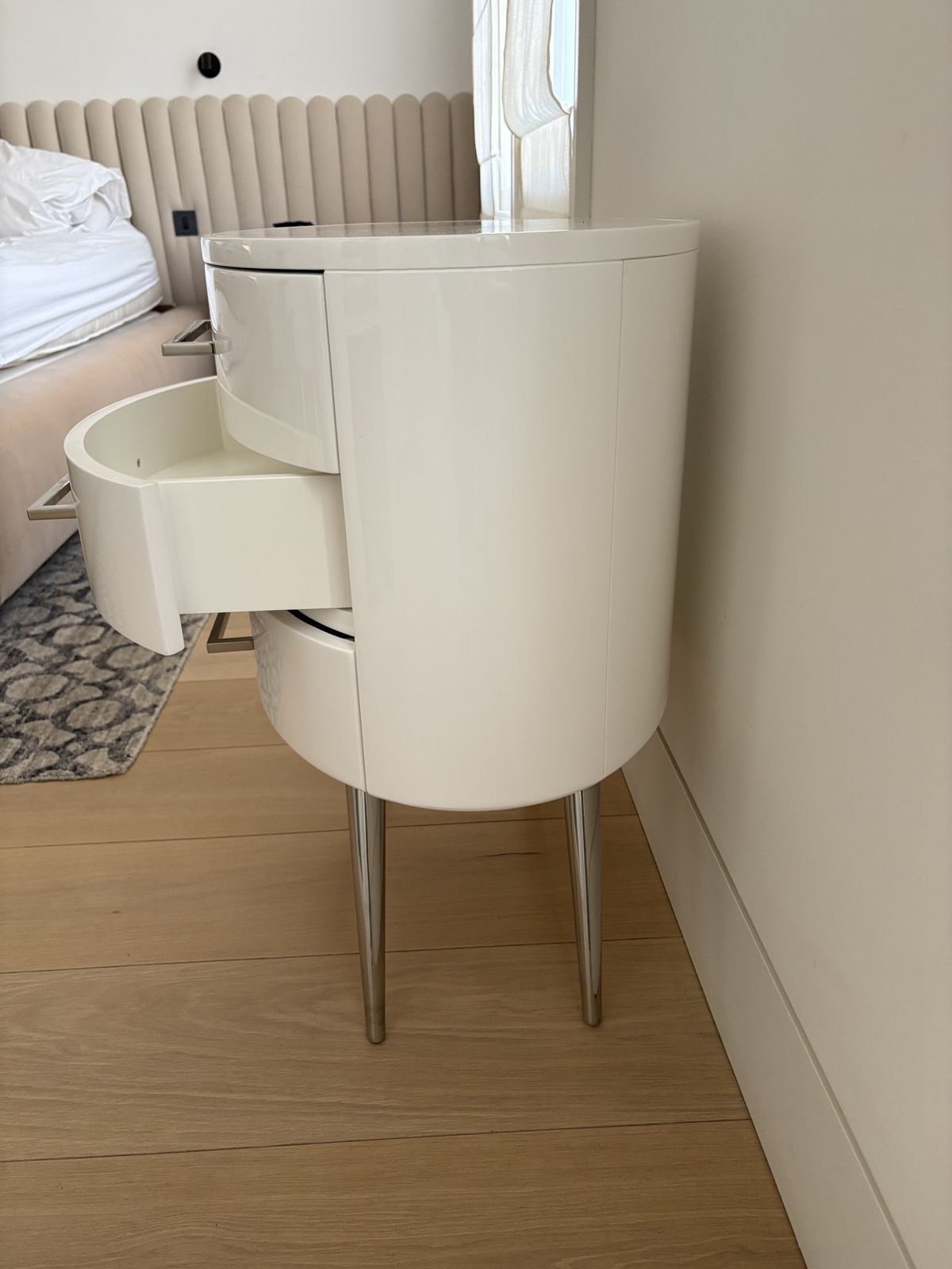 Furniture Pair Of Kelly Hoppen Diaz Nightstands / Bedside Tables – High Gloss White photo