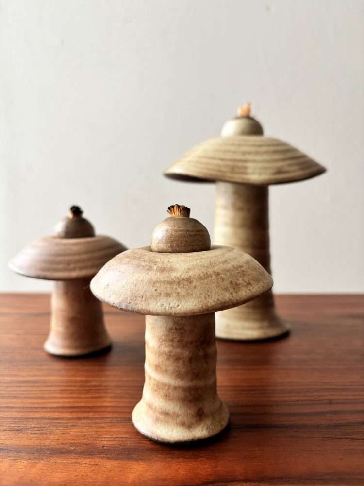 Freek Berends Keramische Paddenstoel Olielampen, Jaren 1970 – Set Van Drie photo for sale