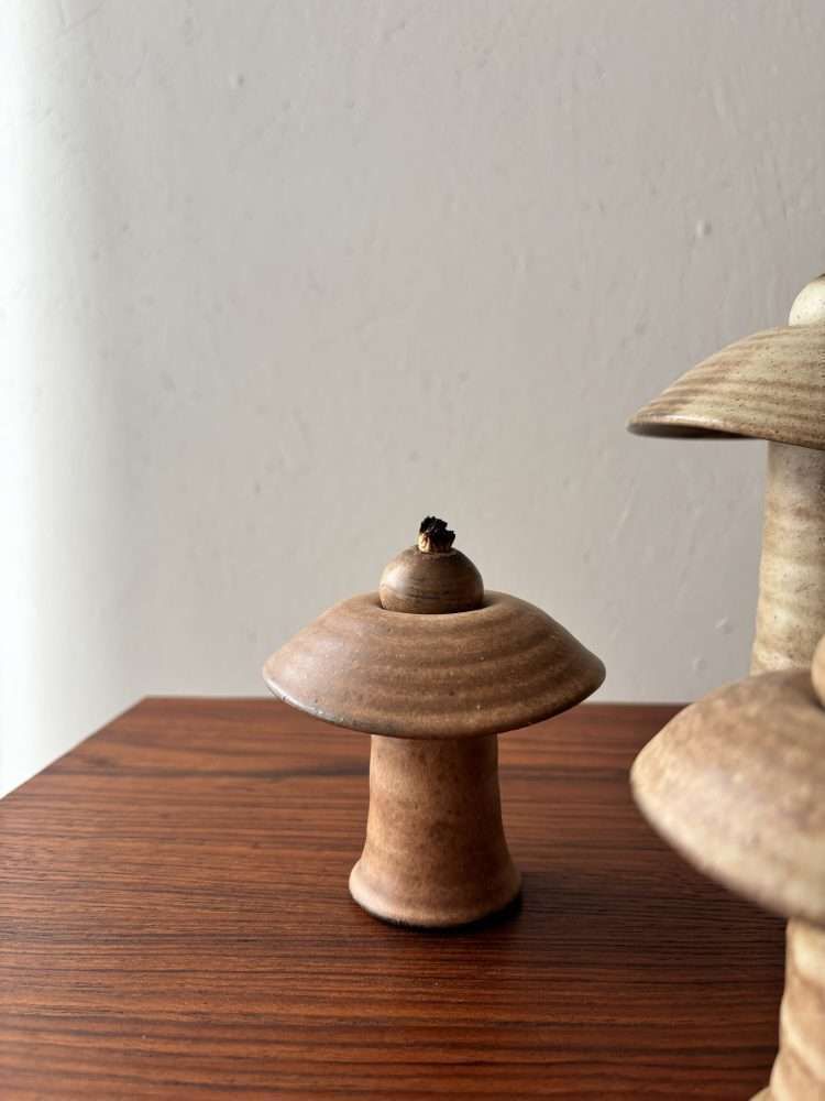 Freek Berends Keramische Paddenstoel Olielampen, Jaren 1970 – Set Van Drie photo Woonaccessoires