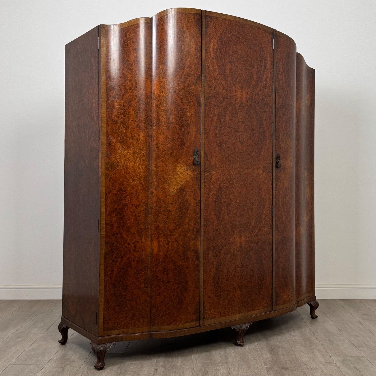 photo furniture Antique 20th Century Large Edwardian Wardrobe In Burr Walnut ( Af 5611 )