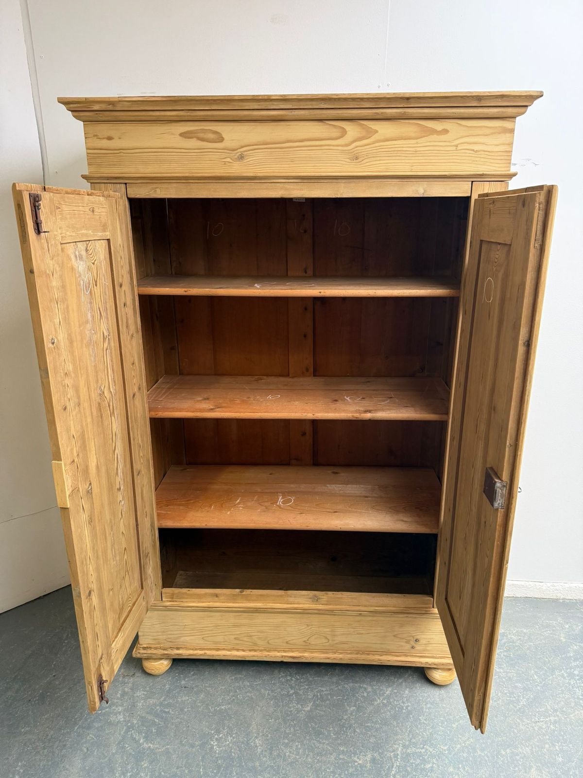 An Original Georgian Pine Shelved Knockdown Wardrobe To Paint/Wax photo vinterior