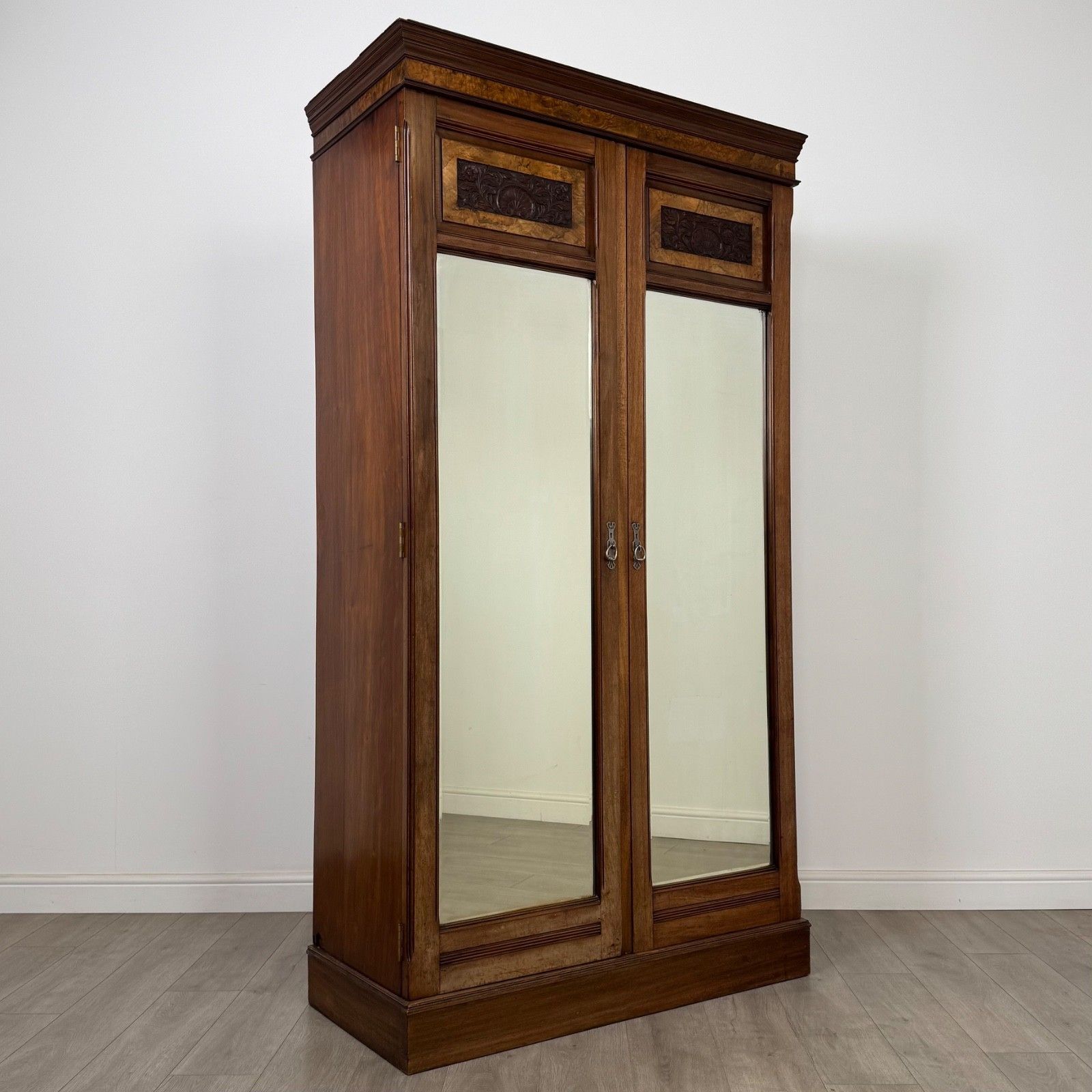 photo furniture Antique 20th Century Edwardian Wardrobe In Walnut ( Af 5593 )