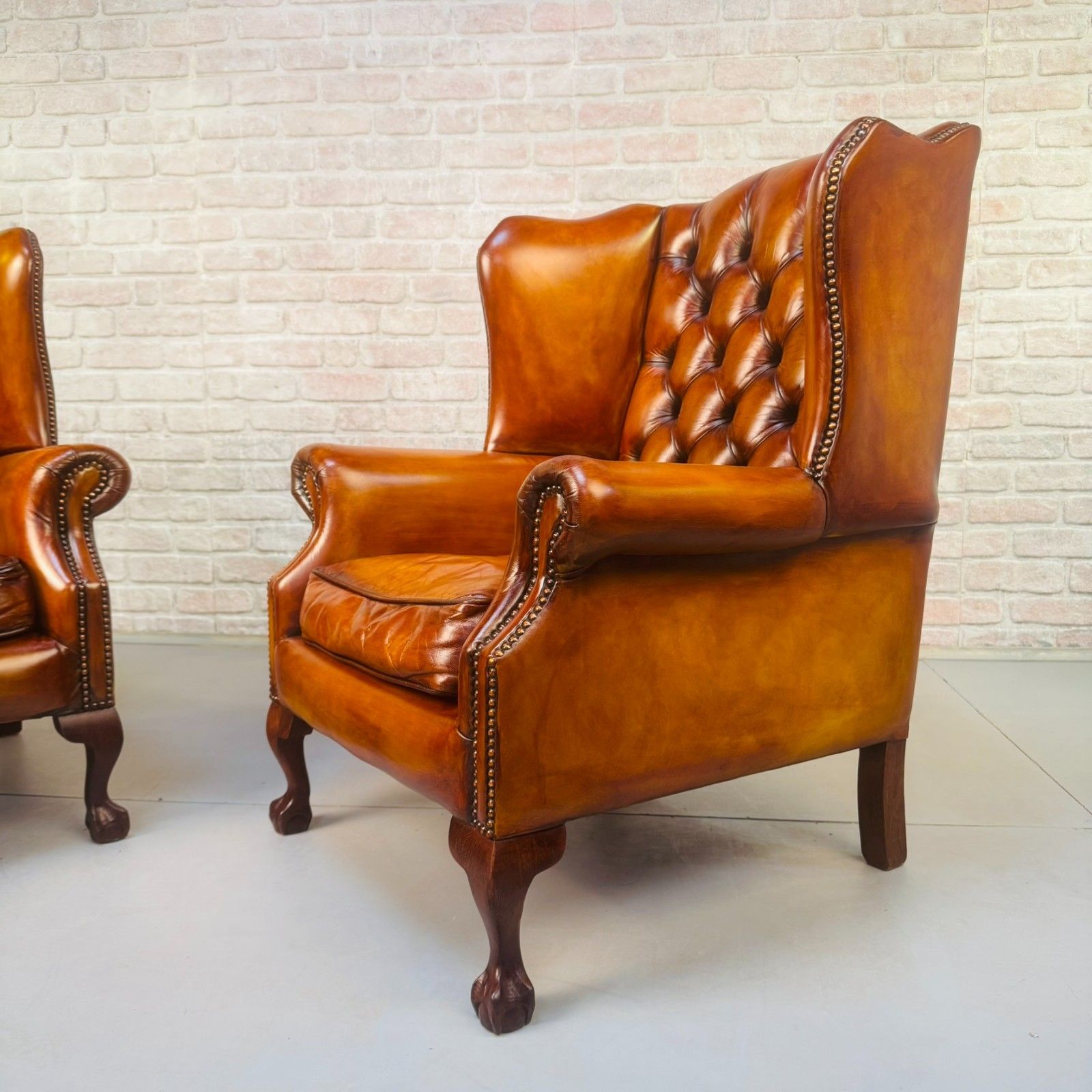 photo vinterior Vintage English Pair Of Hand Dyed Tan Leather Wingback Chairs