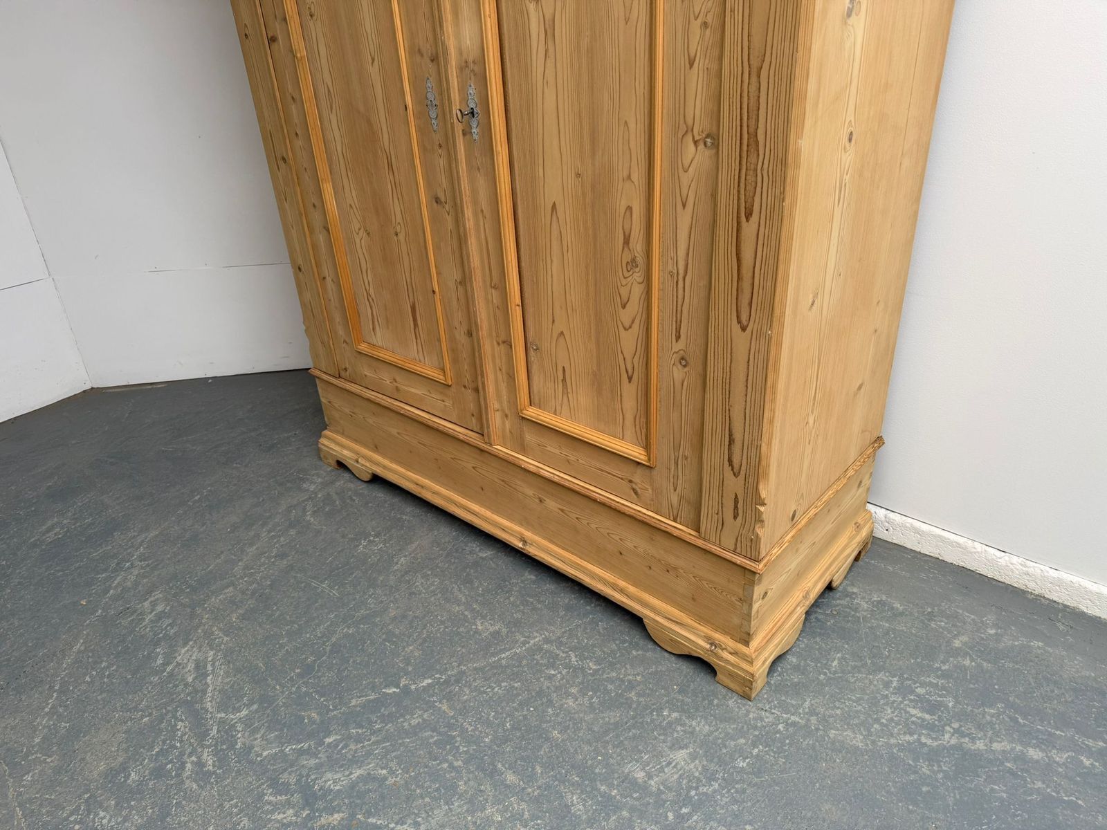 A Low Cottage Georgian Pine Knockdown Wardrobe To Paint/Wax photo vintage