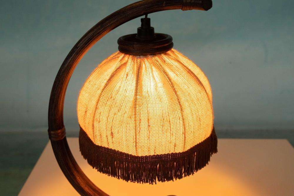 Boheemse Tafellamp Uit De Jaren 70, Rotan Safari Nachtkastlamp photo vintage