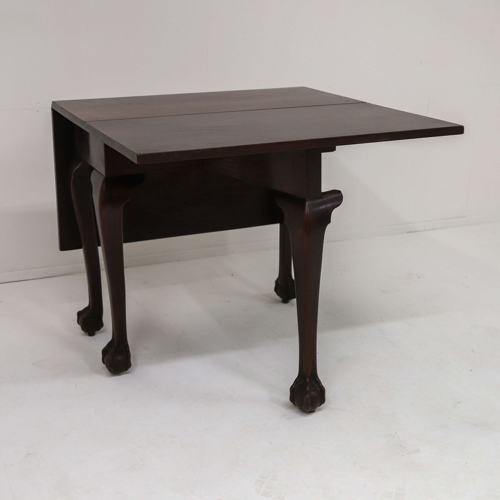 George II Mahogany Drop‑Leaf Dining Table   Cabriole Legs & Claw‑And‑Ball Feet 1727–1760 photo Furniture