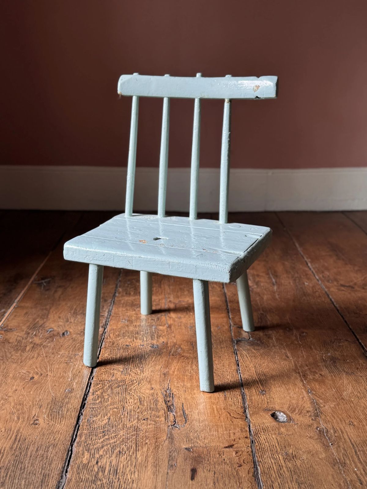 photo furniture 19th Century Painted Irish Country Antrim Hedge Chair