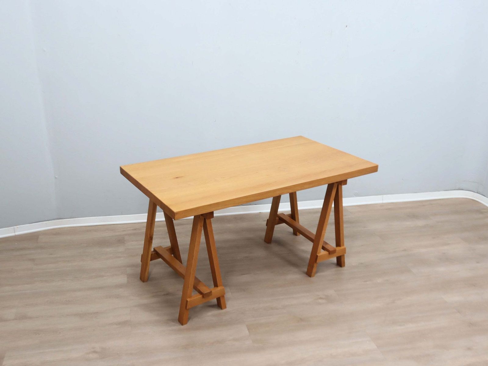 Bureau à tréteaux en hêtre massif avec chaises en cuir, Italie, 1970 photo Mobilier