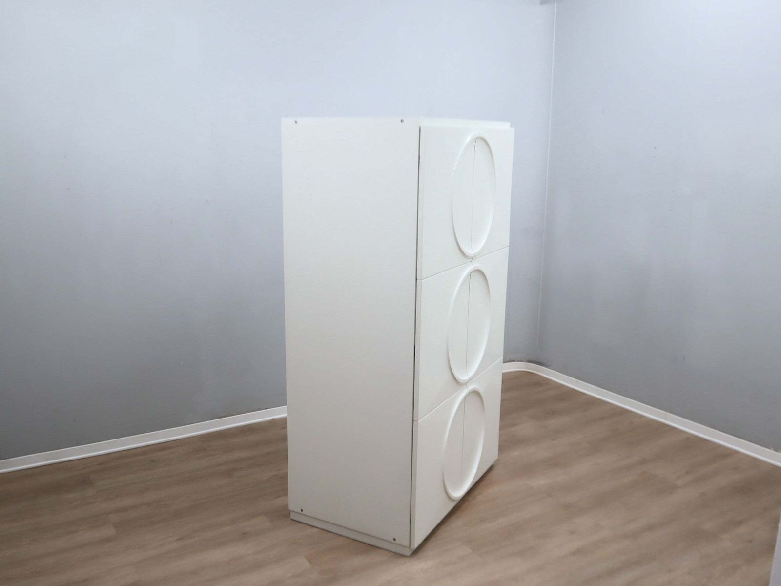 photo buy Armoire Space Age F.lli Proserpio laquée blanc, Italie, années 1960