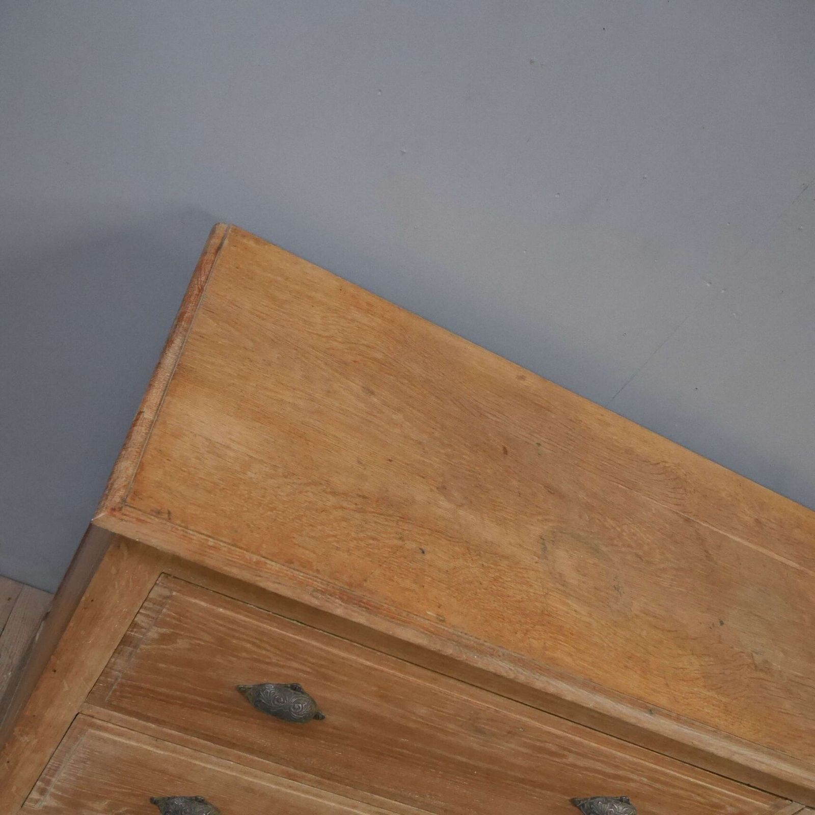 photo vinterior Bank Of French Oak Drapers Drawers