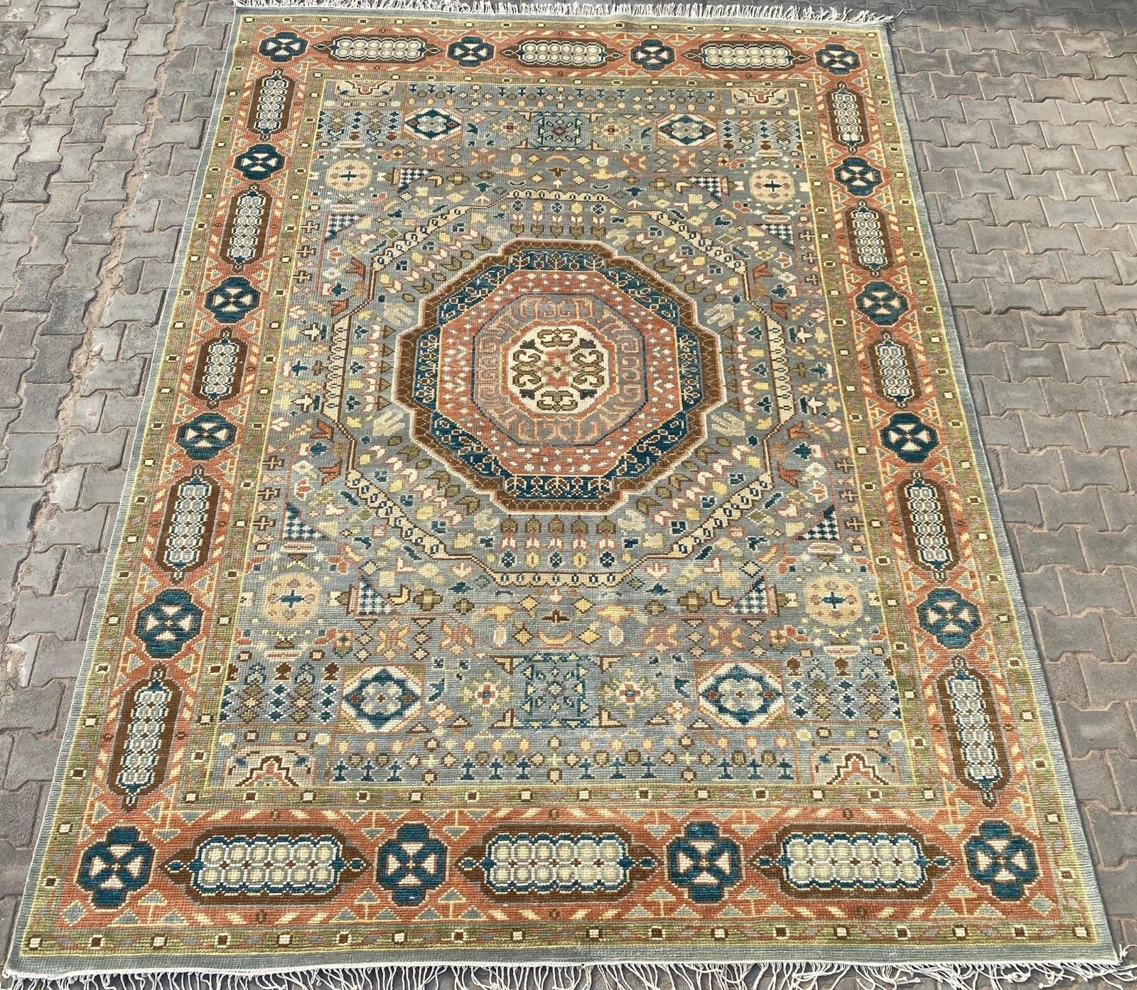 Tapis moderne en laine noué à la main, 245 x 305 cm, motif médaillon géométrique photo for sale