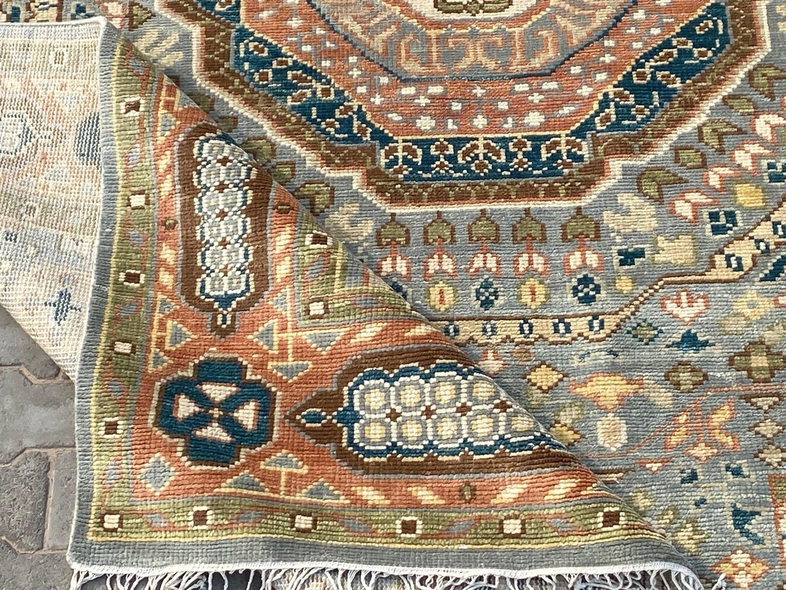 Tapis moderne en laine noué à la main, 245 x 305 cm, motif médaillon géométrique photo vinterior