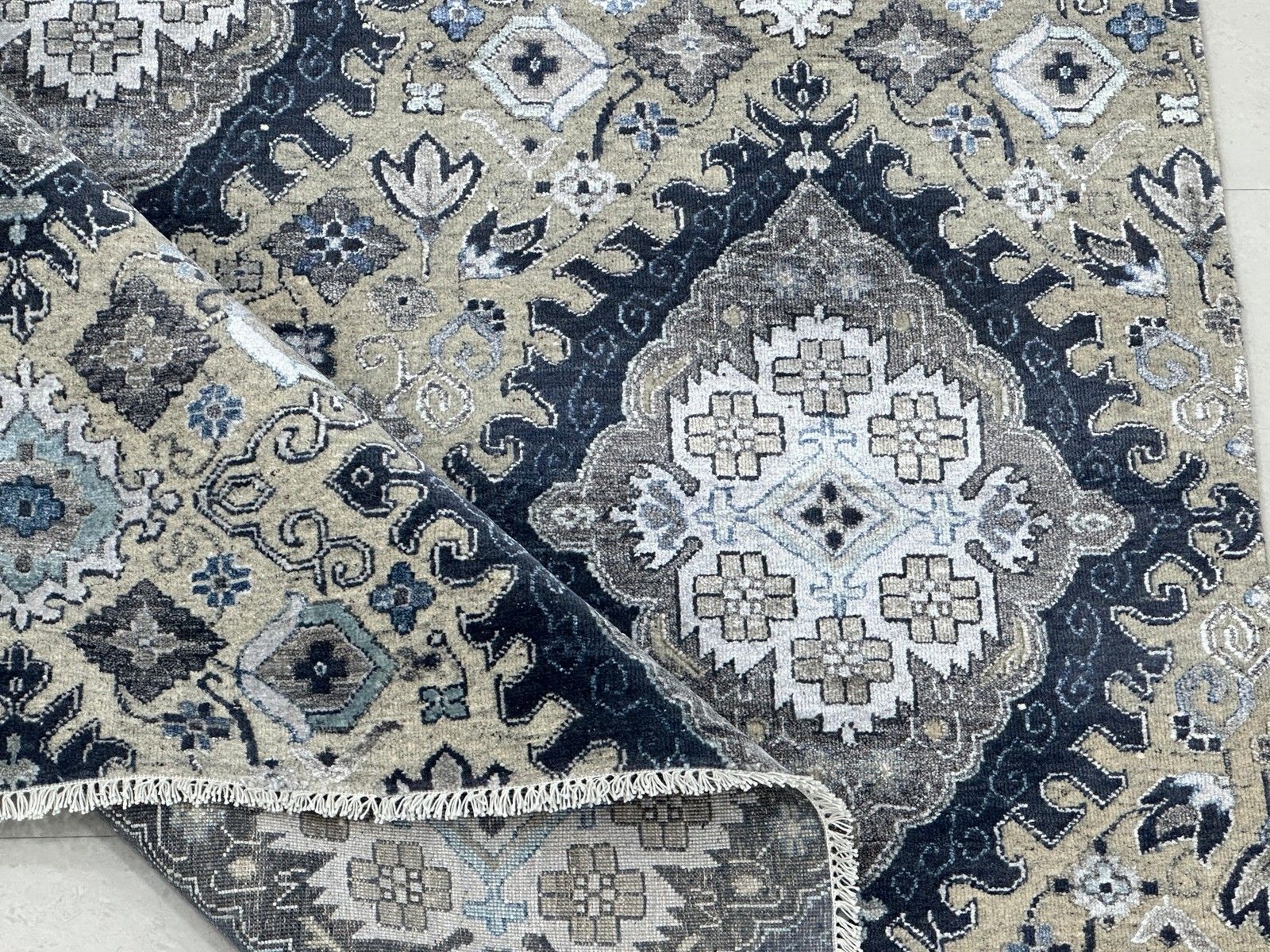 Tapis en laine noué à la main 8x10 ft, bleu marine et taupe, motif floral photo 2843.0
