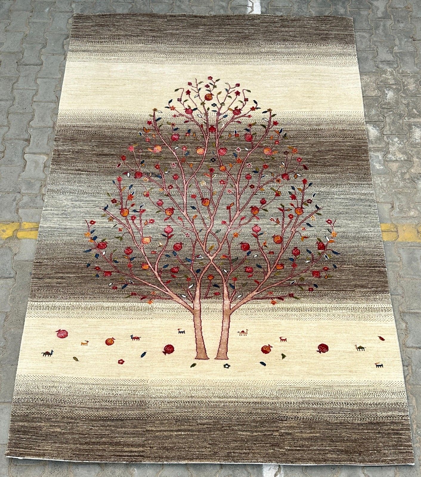 Tapis en laine noué à la main 275 x 365 cm pour salon, motif arbre, beige et marron photo for sale