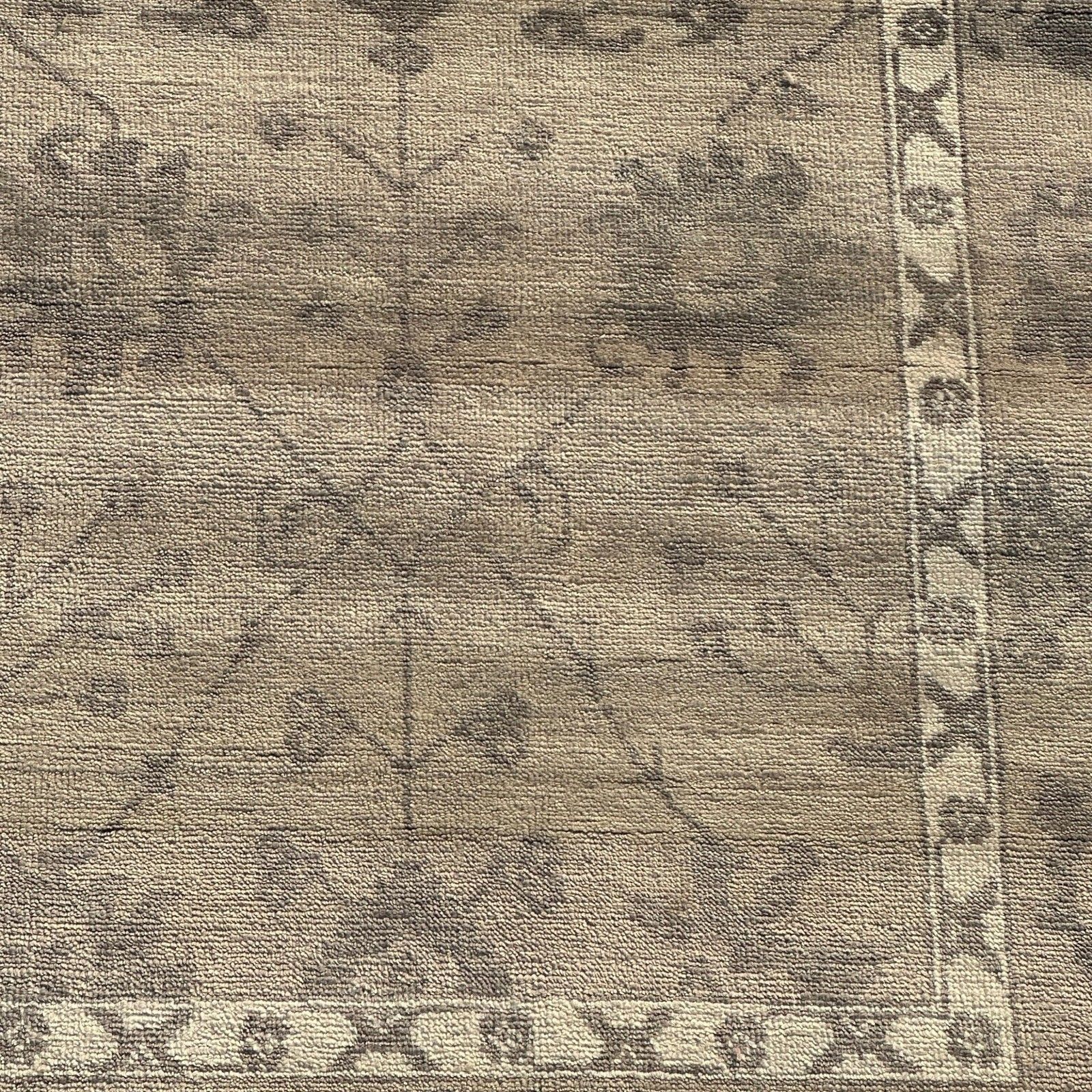Tapis en laine noué à la main 275 x 365 cm, motif floral beige pour salon photo vinterior