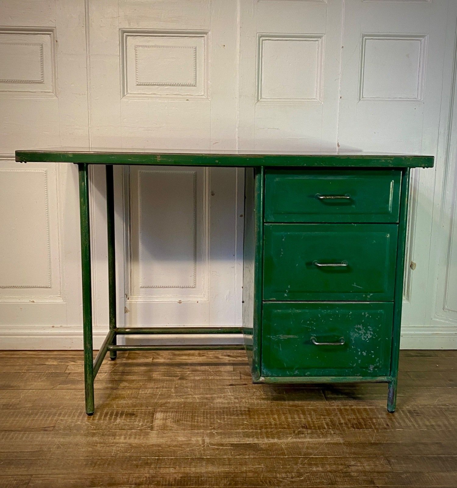 Vintage 1930s / 40s Home Office Metal Desk With Drawers. photo Furniture