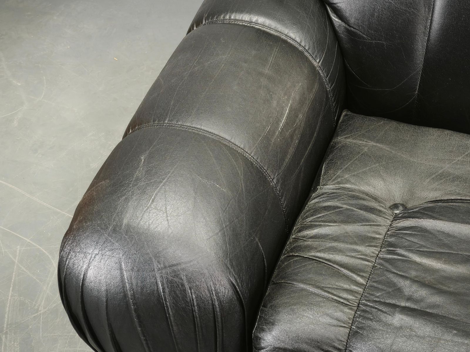 1970s Italian Two Seat Sofa By Adriano Piazzesi In Chrome And Leatherette photo vintage