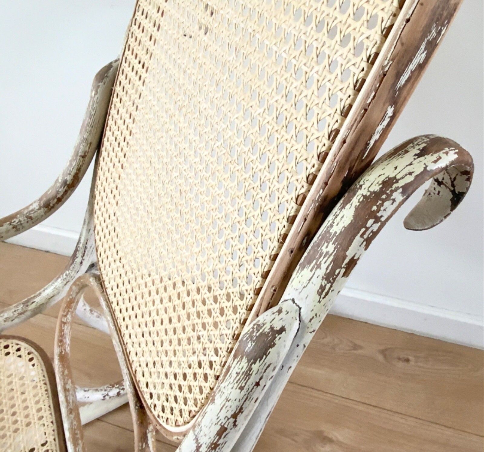 photo for sale Antique Thonet Bentwood Rocking Chair Nr. 10 Art Nouveau Circa 1880s In White