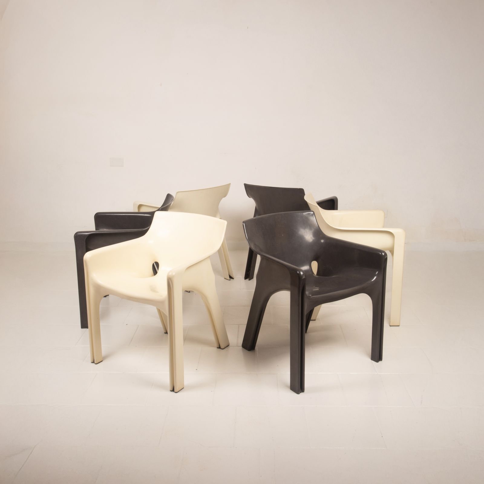 2789.0 Set Of Six Gaudì Armchairs By Vico Magistretti For Artemide photo