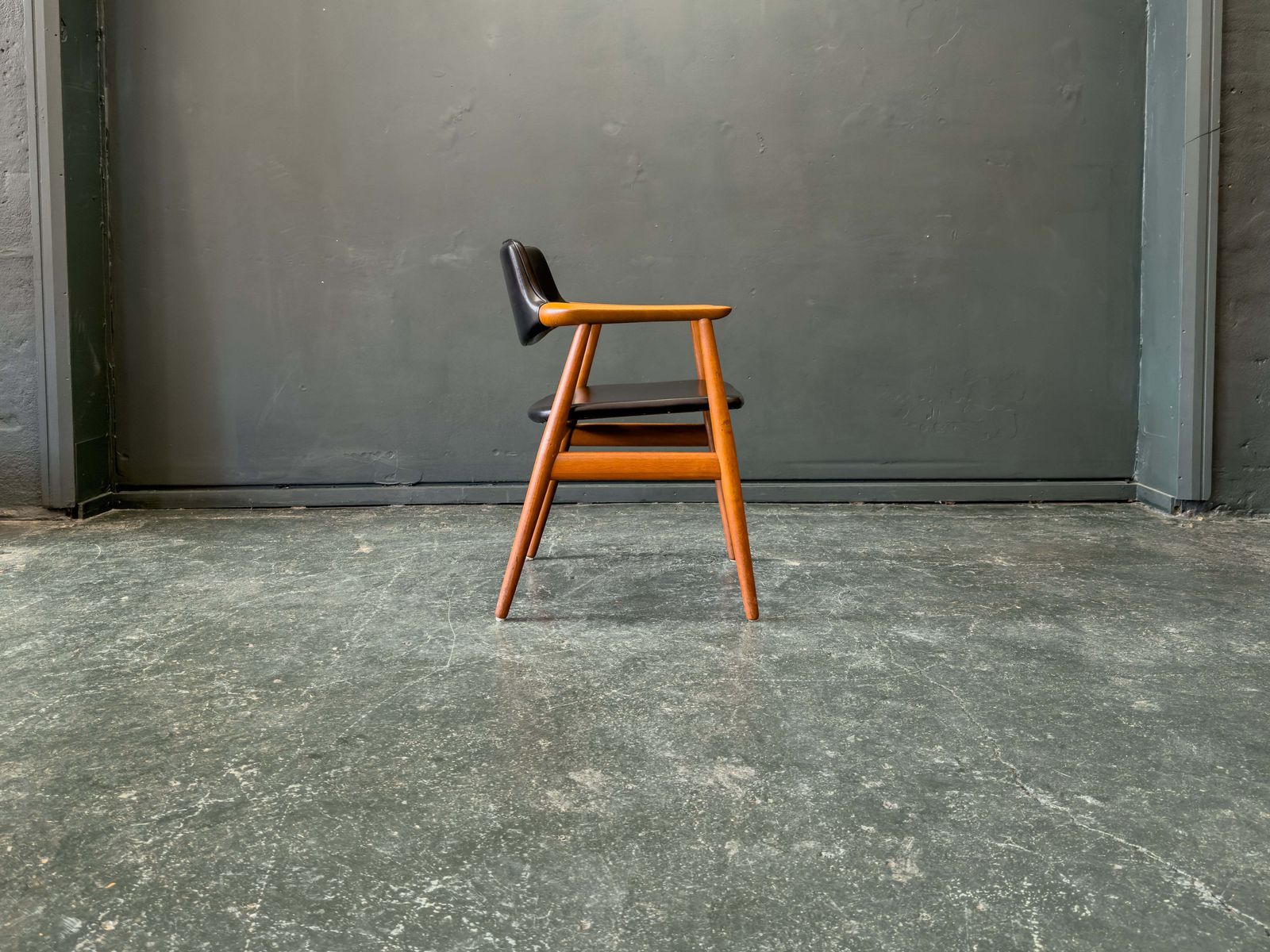 Teak Gm11 Armchair By Svend Aage Eriksen Of Glostrup photo for sale